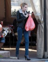 05528_EmmaRoberts_atPinchesTacosinWestHollywood_March12011_By_oTTo7_122_478lo.JPG