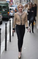 08483_Peppie_Emma_Roberts_out_in_Paris_2_122_563lo.jpg