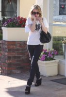 11455_Preppie_Emma_Roberts_leaving_a_salon_on_Sunset_Blvd_2_122_253lo.JPG