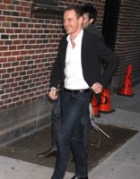 Michael-Fassbender-Out-in-NYC-435x580.jpg