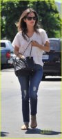 rachel-bilson-home-depot-with-mom-janice-01.jpg