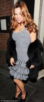 Kelly Brook article-2105069-11DE5E8C000005DC-101_306x700.jpg