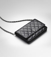 chanelwalletonchain.jpg