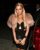 Paris+Hilton+Dines+Out+Mr+Chow+z9KiYMRoEbRl.jpg