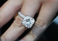 Khloe-Kardashians-Engagement-Ring.jpg