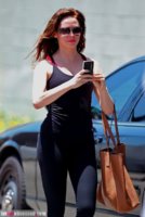 rose-mcgowan-2012-05-31_07-19-51heads-home-from-the-gym-520x779.jpg