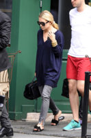 Ashley+Olsen+seen+leaving+Sant+Ambroeus+restaurant+q2FmF4ohYujl.jpg