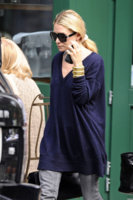 Ashley+Olsen+seen+leaving+Sant+Ambroeus+restaurant+z4BtsdjDJmll.jpg