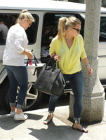 Hilary+Duff+Enjoys+Splendid+Shopping+Spree+Y40spsugjZsl.jpg