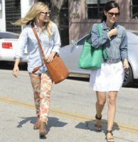 6475cb123f8b428c_Kristen-Bell-Rachel-Bilson-Coach-Bags_xxxlarge_1.jpg