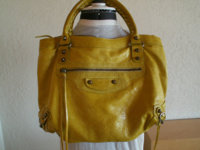 yellow purse x.jpg