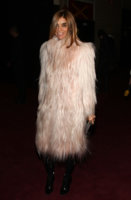 Carine+Roitfeld+Outerwear+Fur+Coat+Oncq4-oJiB6x.jpg