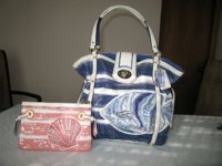 CoralShellWristletAndBlueFishToteCoach001.jpg