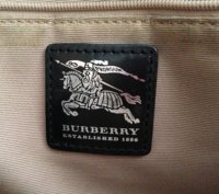 BURBERRY Patent Trim Nova Check Hobo Bag -logo.JPG