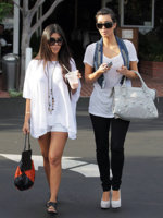 5cc2049987c8155b_kardashian-balenciaga-handbag.jpg