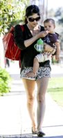 article-2223359-15B04B20000005DC-400_306x676.jpg