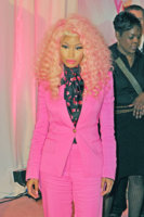 Nicki+Minaj+wows+bubblegum+pink+suit+stops+wWiJk3-xpoEl.jpg
