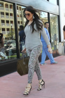 Reality+star+sisters+Kourtney+Khloe+Kardashian+ISsAhW61n6Il.jpg