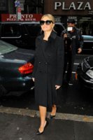 Carmen+Electra+greets+fans+makes+appearance+zHqpc9xPzn6x.jpg
