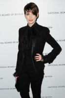 Anne+Hathaway+Red+Carpet+National+Board+Review+DRKRCOMkc5nx.jpg