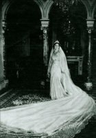 queen-farida-wedding-gown-L-nJVoXU.jpeg