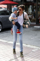 Miranda+Kerr+takes+son+Flynn+children+gym+25v7PdPSJ59l.jpg