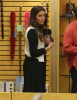 Khloe+Kardashian+Shops+New+Puppy+6ffeBW0WJx-l.jpg