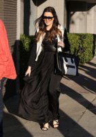Khloe+Kardashian+Shops+New+Puppy+xBSkvtvLrabl.jpg