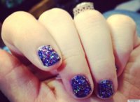 s-KELLY-CLARKSON-NAIL-POLISH-COLOR-GRAMMYS-2013-large640.jpg