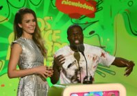 Kevin-Hart-Givenchy-white-brushstroke-abstract-madonna-t-shirt-Nickelodeon-26th-Annual-Kids-Choi.jpg