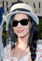 katy-perry-041213-%20(2).jpg