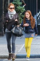 Julianne Moore and her daughter Liv Helen Freundlich take a walk through Tribeca in New York.jpg