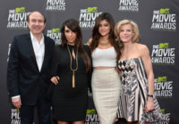Kim+Kardashian+2013+MTV+Movie+Awards+Red+Carpet+mhfAaeXQzEjx.jpg