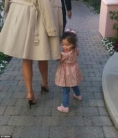 Mariah Carey and daughter 2.jpg