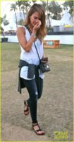 jessica-alba-and-7-for-all-mankind-the-skinny-jeans-in-slim-illusion-blue-blk-destroy-gallery.jpg