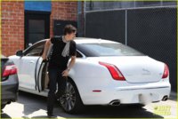 miranda-kerr-orlando-bloom-romp-around-with-flynn-04.jpg