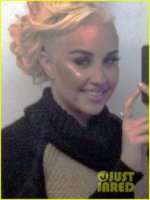 amanda-bynes-shaves-half-her-head-see-new-haircut-02.jpg