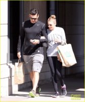 leann-rimes-eddie-cibrian-hold-hands-after-shopping-03.jpg