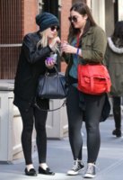 Dakota Fanning wearing Alexander Wang Color-Block Beanie in New York City April 20 2013 Credit s.jpg