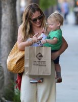 Hilary+Duff+Son+Luca+Leaving+Counter+After+QAkohkhWjUnx.jpg