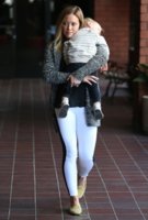 Hilary+Duff+Hilary+Duff+Carries+Sleeping+Son+c7ytXOhWT1bx.jpg