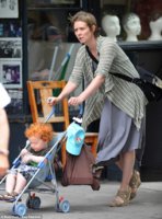 Cynthia Nixon with her son Max going to a New York playground June 6 Credit dailymail.jpg