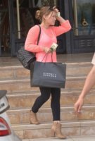 Hilary+Duff+Shopping+Barneys+LmtYaeOHVAbx.jpg