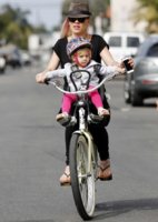Pink and her daughter Willlow2.jpg