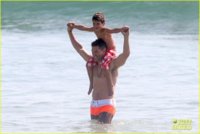 leann-rimes-bikini-beach-trip-for-eddie-cibrian-40th-bday-04.jpg