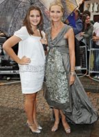 70815joan_allen_j_b_gr_01_cbb.jpg