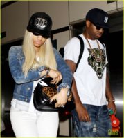 nicki-minaj-safaree-samuels-denim-lax-arrival-02.jpg