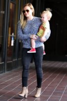 Hilary+Duff+Hilary+Duff+Takes+Luca+Baby+Class+cGxNXDHqKDPx.jpg