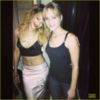 jennifer-lawrence-rihanna-paris-dinner-meeting-02.jpg