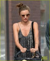 orlando-bloom-miranda-kerr-big-apple-stroll-with-flynn-04.jpg